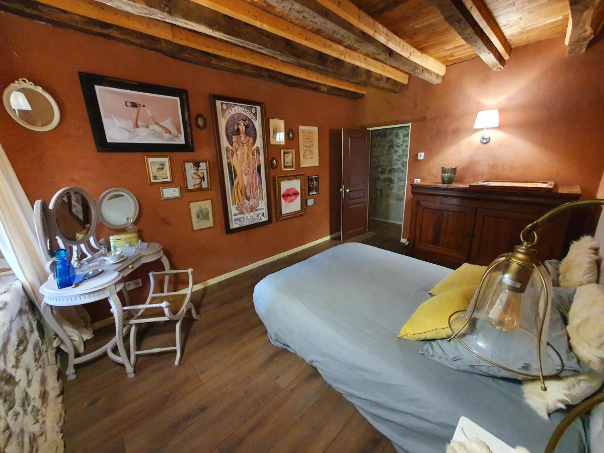 Gite De La Genevriere Saint-Chamant 外观 照片
